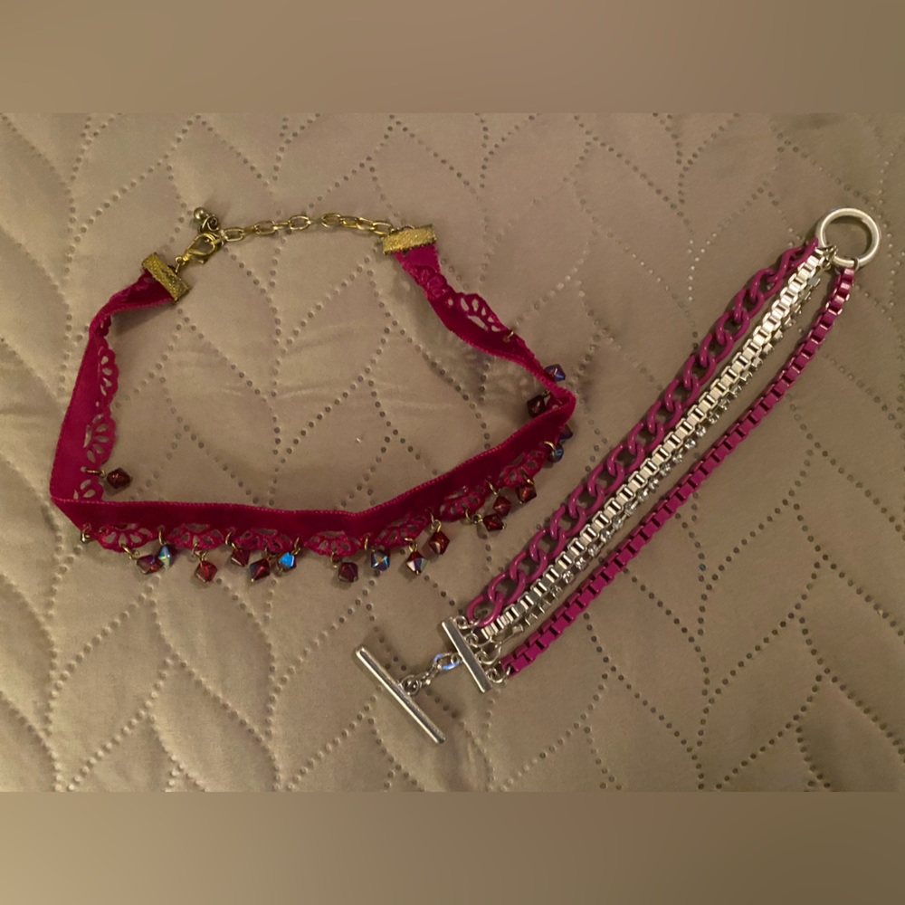 Metal and dark pink velvet jewelry set